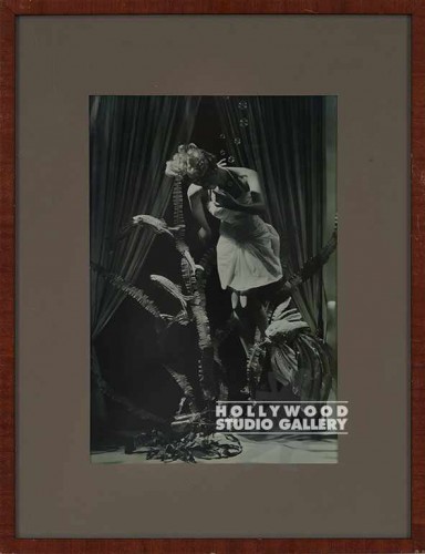 20x15 B/W Period Fashion Photo