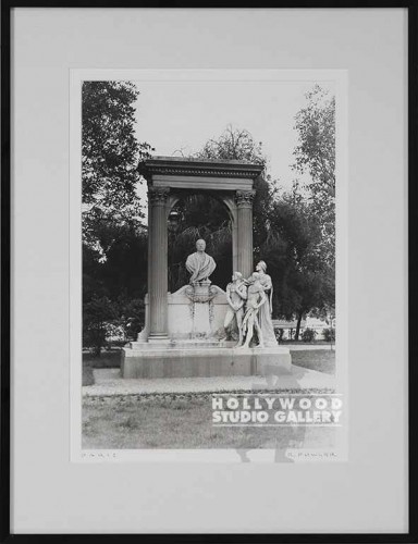 23X18 RF B/W MALE STATUES-ARCH/BLK