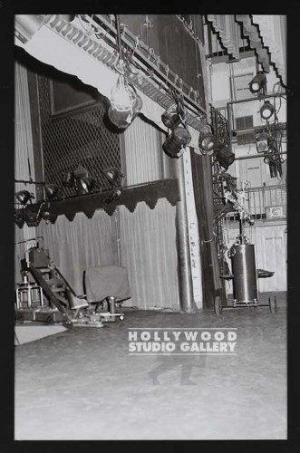 45X30 B/W VINTAGE BACKSTAGE/BLK