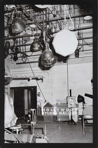 45X30 B/W VINTAGE BACKSTAGE/BLK
