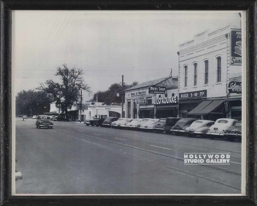 9X11B/W  FOTO OF STORE FRONTS/BLK
