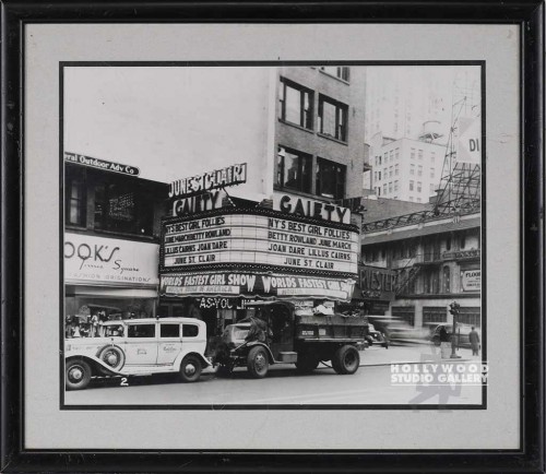 19x22 New York Street Scene/Theatre   CIA