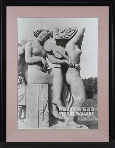 54x42 Fowler B/W Deco Statue    CIA