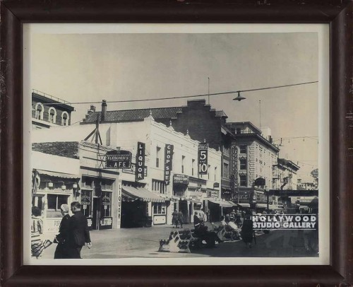 9X11 B/W PHOTO OF STORE FRONTS/WD