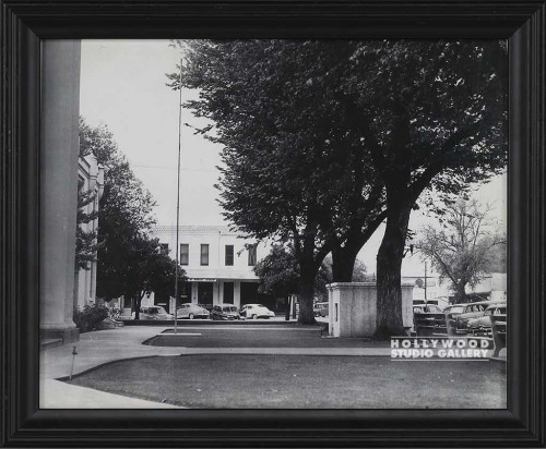 9X11 B/W BUILDING/TREES/ CARS/BLK