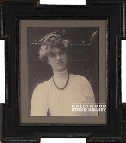 14X13BLK FRM/VINATGE WOMEN/NECKLACE