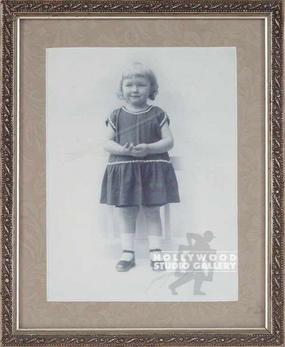 11X9 B/W PERIOD/LIL GIRL STANDING