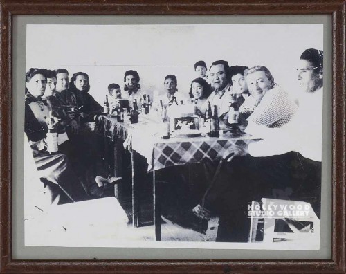 8X11 B/W FAMILY PHOTO @ TABLE