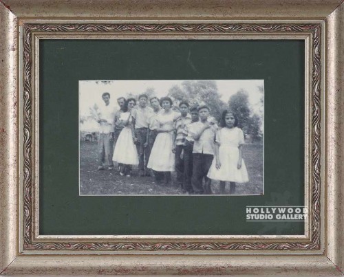 14X19 B/W FAMILY/ALL LINED UP
