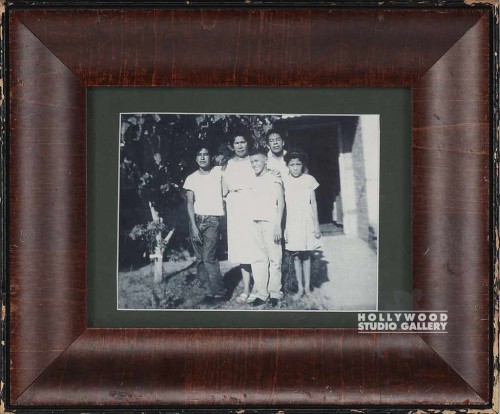 10X12 B/W LATINO FAMILY PORTRAIT