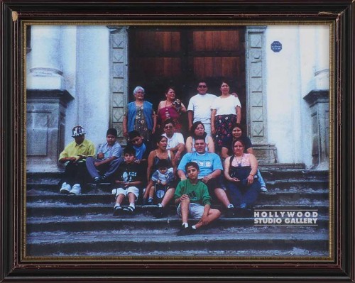 HBW 10X12 HISPANIC FAM PHOTO/STAIRS