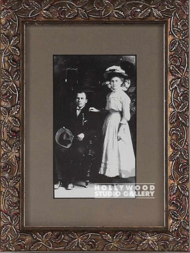 8X6 B/W PHOTO OF MARRIED COUPLE