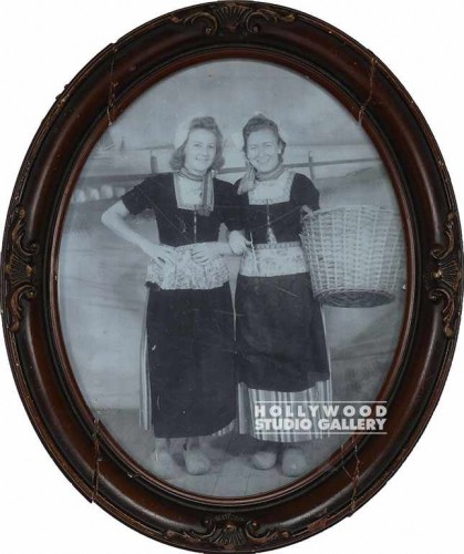 12" OVAL PANORAMIC OF 2 WOMEN