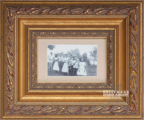 10X12 B/W LATINO/GROUP PHOTO