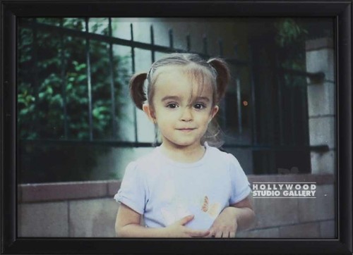 9x11 Clr Joey`s Niece w Pony Tails
