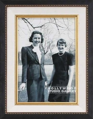 13x10 B W Vint. 2 Chic Ladies