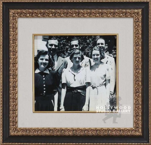 11x12 B/W Vintage 6 People/Black Gold Frame
