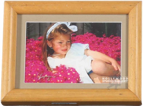 TABLE TOP 6X8 CLR LIL GIRL ON FLWRS