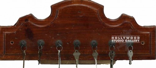 7x18 Wooden Key Rack w/Keys