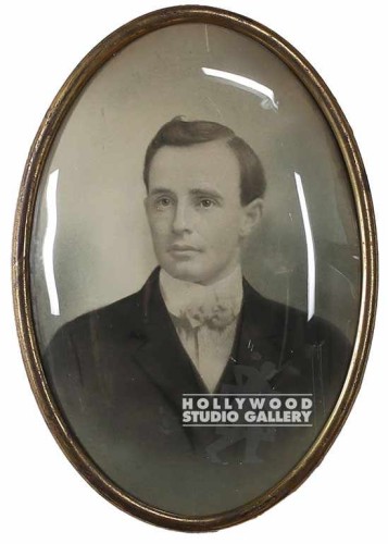 20X14 OVAL METAL FRME MALE PORTRAIT
