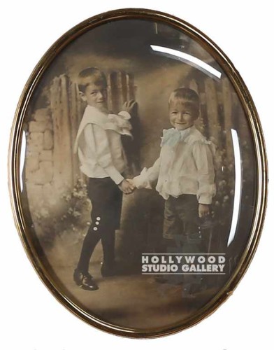 14X11 OVAL-2 LIL BOYS HOLDING HANDS