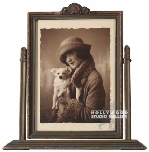 12x11x3Tabletop Woman Dog Swing Frm