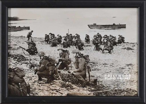 7X10 B W SOLDIERS BEACH BATTLE