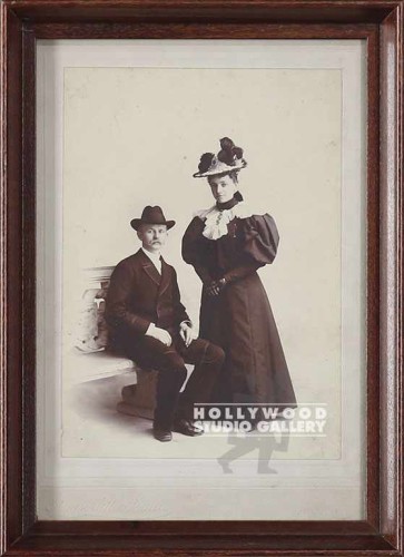 11x8 B W VICTORIAN COUPLE