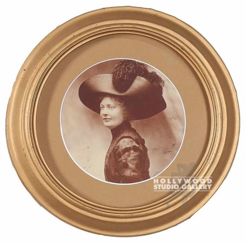 10 Circular Antique Woman Port Gold