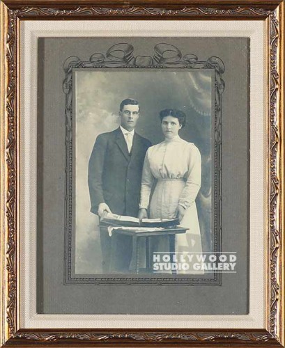 10X8 B W VICTORIAN COUPLE