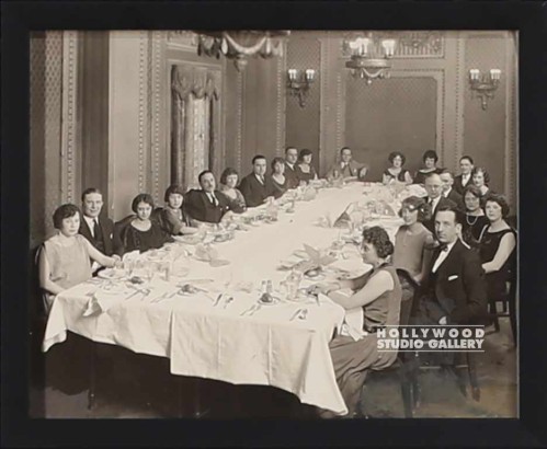 9X10 B W FOLKS AT DINNER TABLE