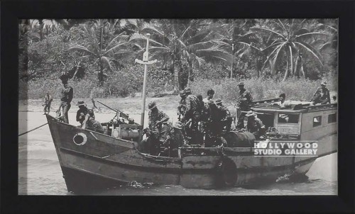 7X11 B W SOLDIERS ON BOAT