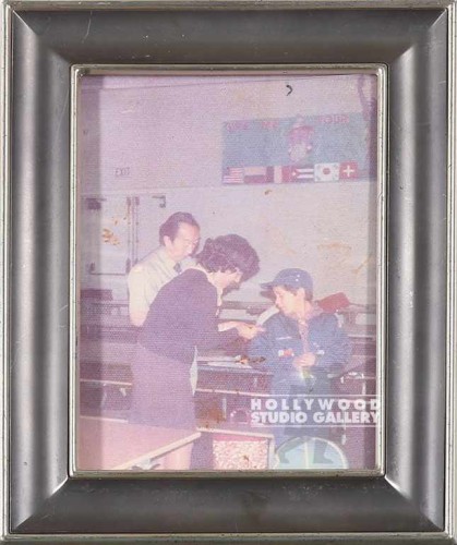 TABLETOP/9X7 FRANK GETTING A BADGE