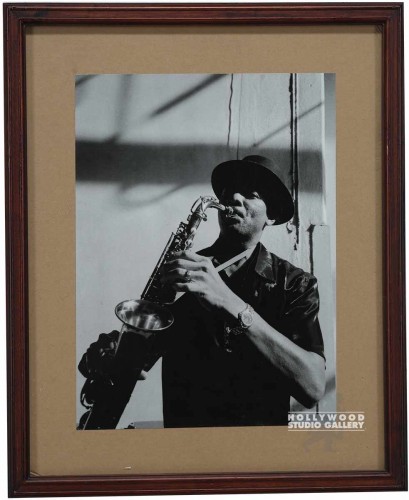 22X18 B/W JJ JAZZ SAXMAN/BRWN FRM