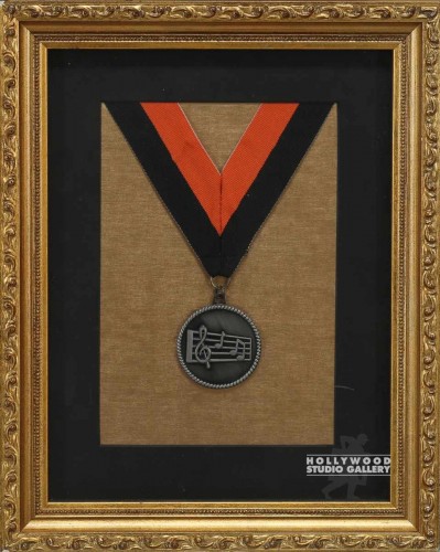 13X10 FRAMED/MUSIC MEDALLION