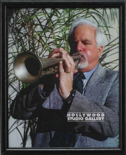 12X9 COLOR/JOE K. W/TRUMPET