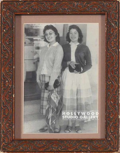 8X6 TABLETOP-B W TWO LADIES-