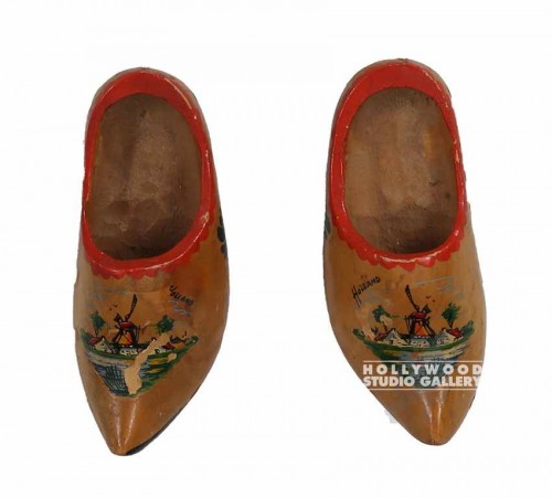 HOLLAND WOODEN SHOES 6" (PAIR)