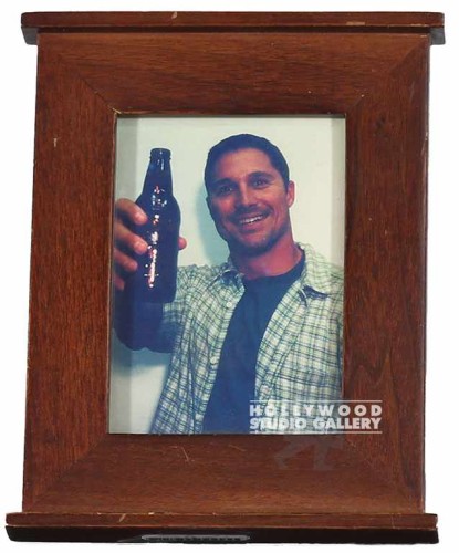 8X6 TABLETOP GUY HOLDING BEER BOTTL