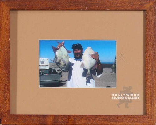 9X11 TABLETOP JON HOLDING 2 FISH