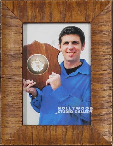 8X6 TABLETOP MAN HOLDING PLAQUE