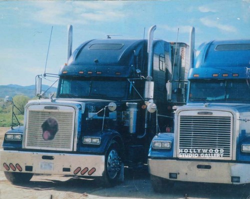 24X30 JJ/DOUBLE TRUCK PHOTO