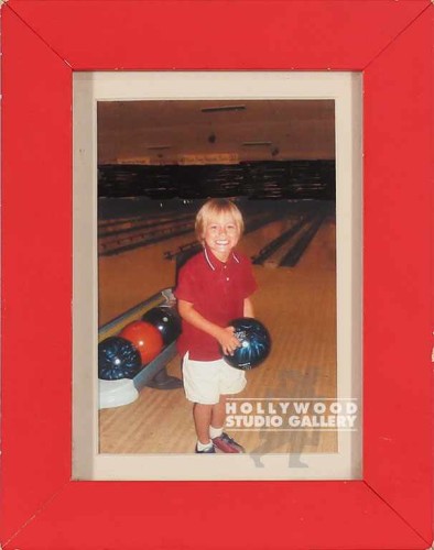 9X7 TABLETOP RED FRM BOY BOWLING