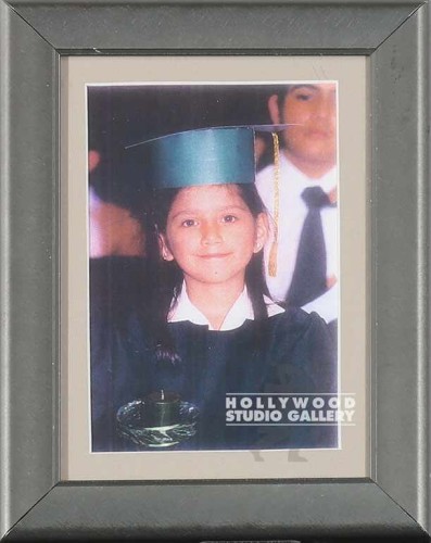 8X6 TABLETOP GIRL W GRAD HAT