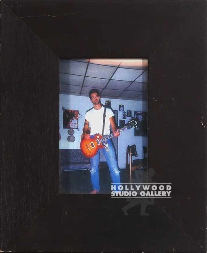 10X8 TABLETOP GUY HOLDING GUITAR