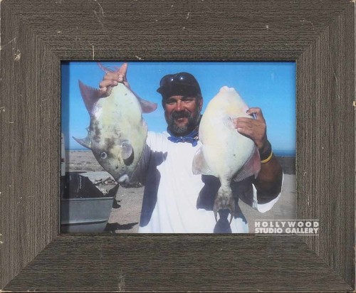 10X12 TABLETOP GUY HOLDING 2 FISH