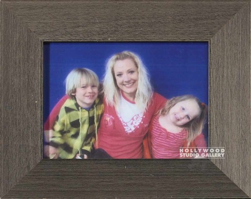 10X12 TABLETOP LADY HUGING 2 KIDS