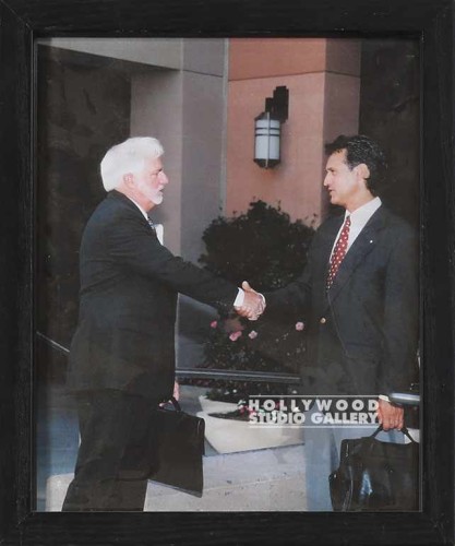 11X9 TABLETOP 2 MEN SHAKING HANDS