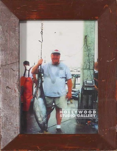 7X5 TABLETOP GUY HOLDING FISH