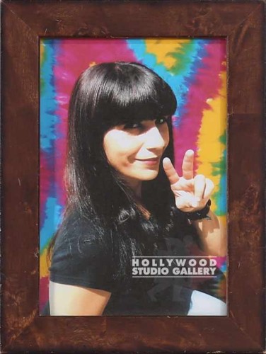 7X5 TABLETOP WOMAN PEACE SIGN